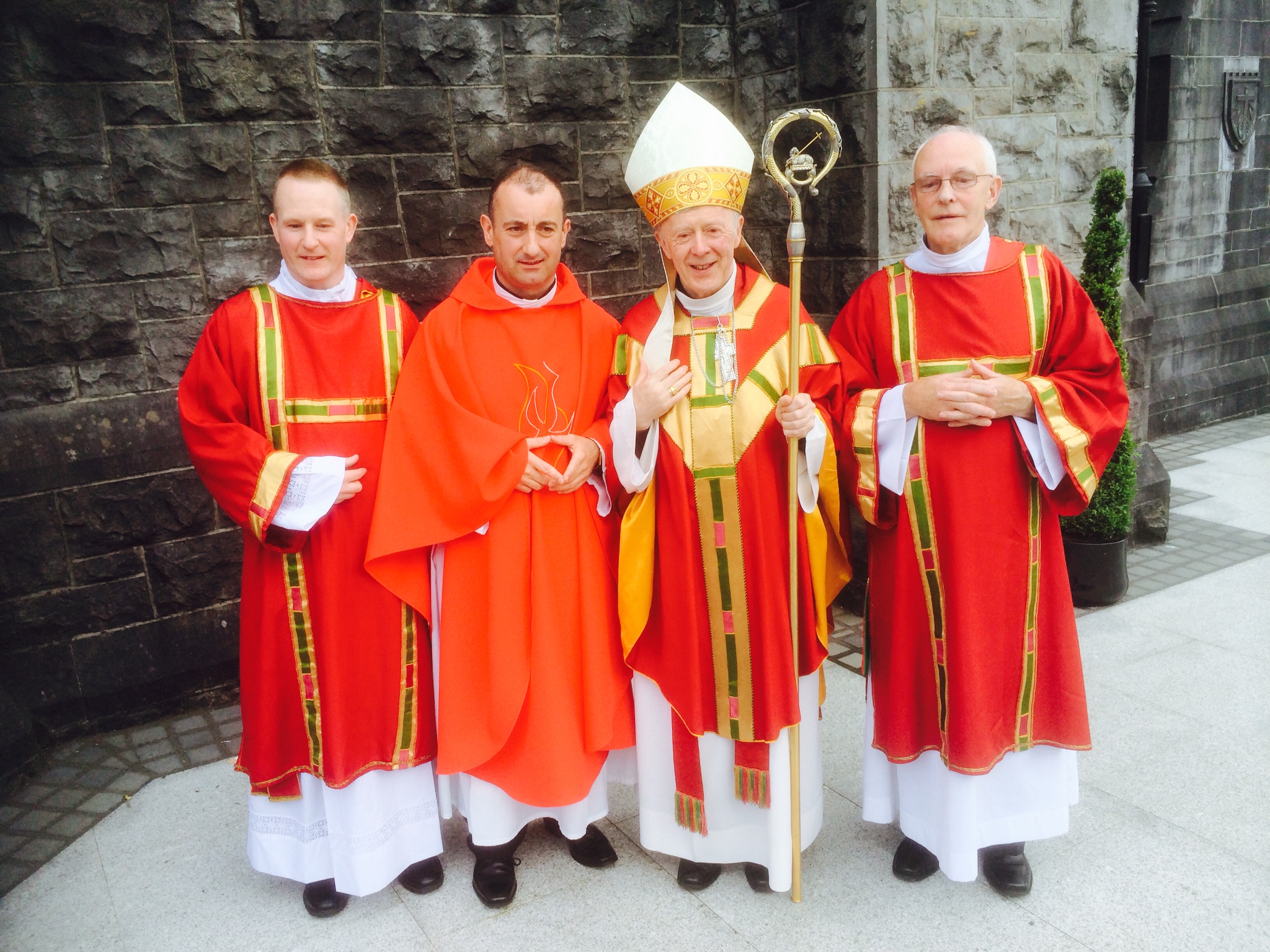 Pri est. Ирландцы католики. Deacons. Католические мальчики. Католические епископы Англии и Уэльса.